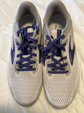 Brooks Adrenaline GTS 22 Women's Grey and Blue Running Sneakers